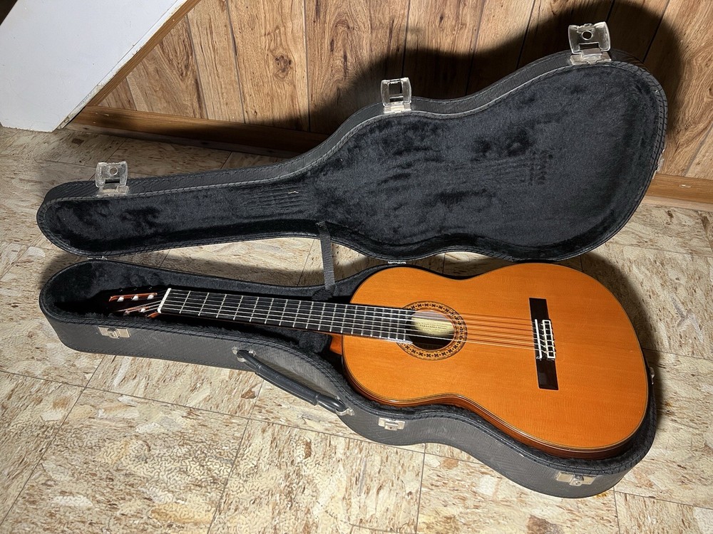 Esteve 1GR08 1999  Classical Guitar Hard Shell Case MADE IN SPAIN