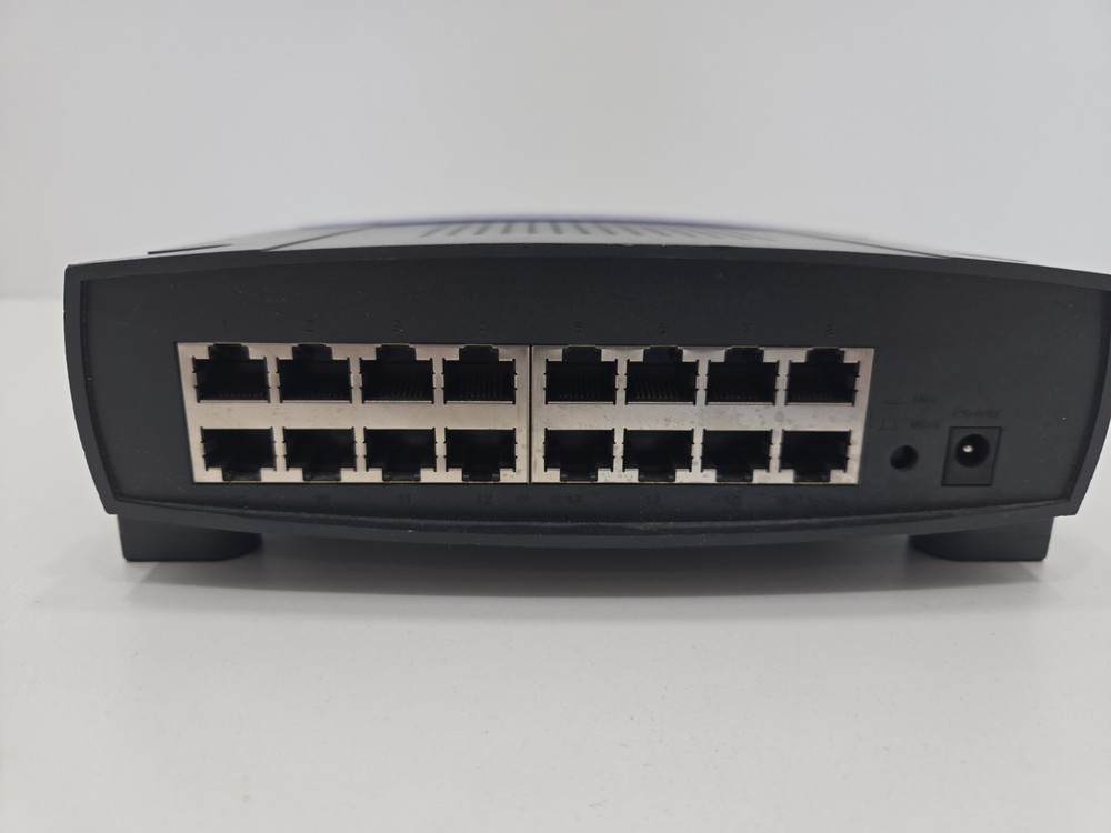 LINKSYS EFAH16W V2 EtherFast 10/100 16-Port Workgroup Hub