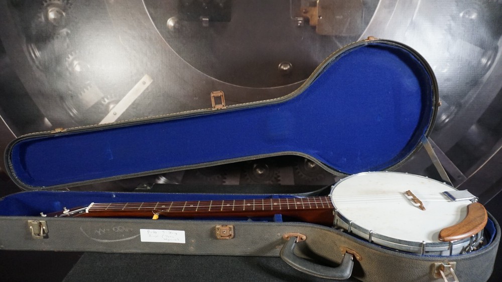 Pirles 5-String Closed Back Banjo w/ Hard Case