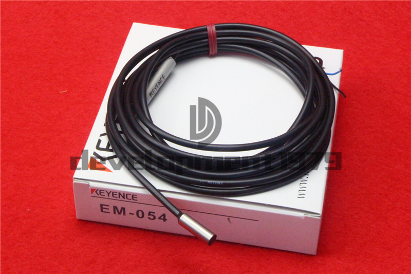 Keyence EM-054 Proximity sensor NEW