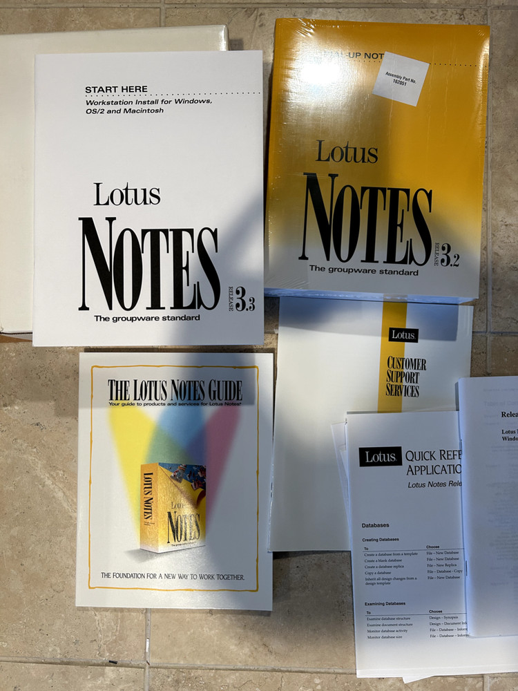 Lotus notes 3.3 release Fall 1994 manuals. Notes CD not included.