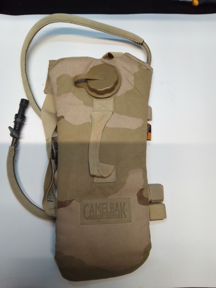 GENUINE CAMELBAK MAXIMUM GEAR HYDRATION SYSTEM. DESERT CAMO