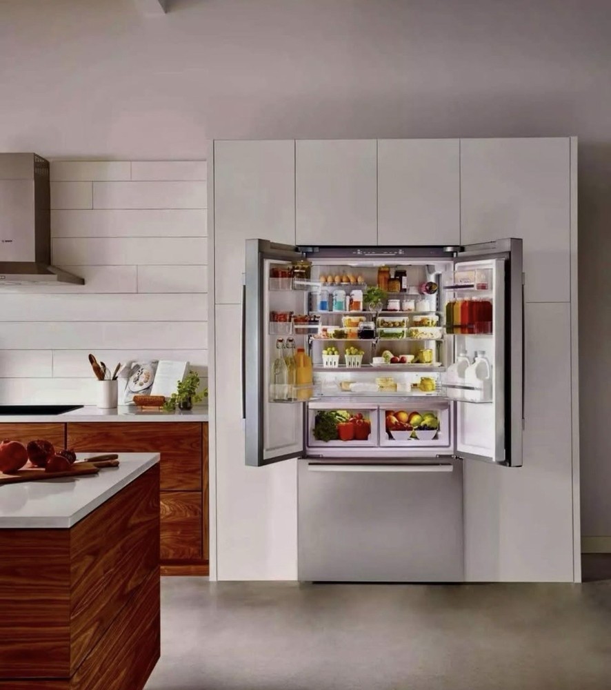 Bosch B36CT80SNS 21 Cu.Ft. Stainless Bottom Mount Refrigerator - Silver