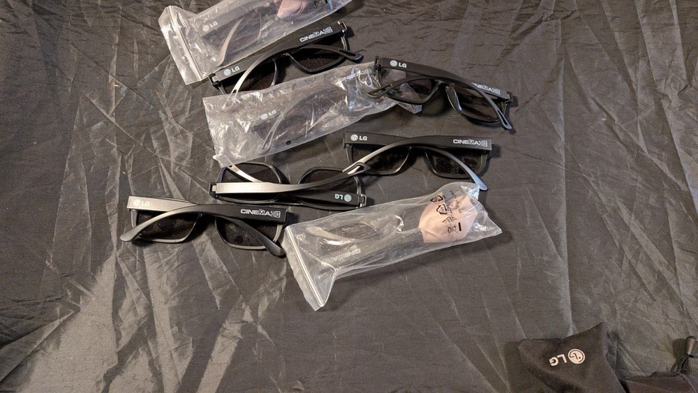 (7) Pairs LG 3D Glasses (passive) Never Used