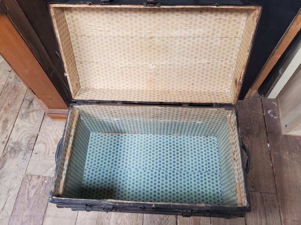Vintage STEAMER TRUNK Storage Chest W/ wheels