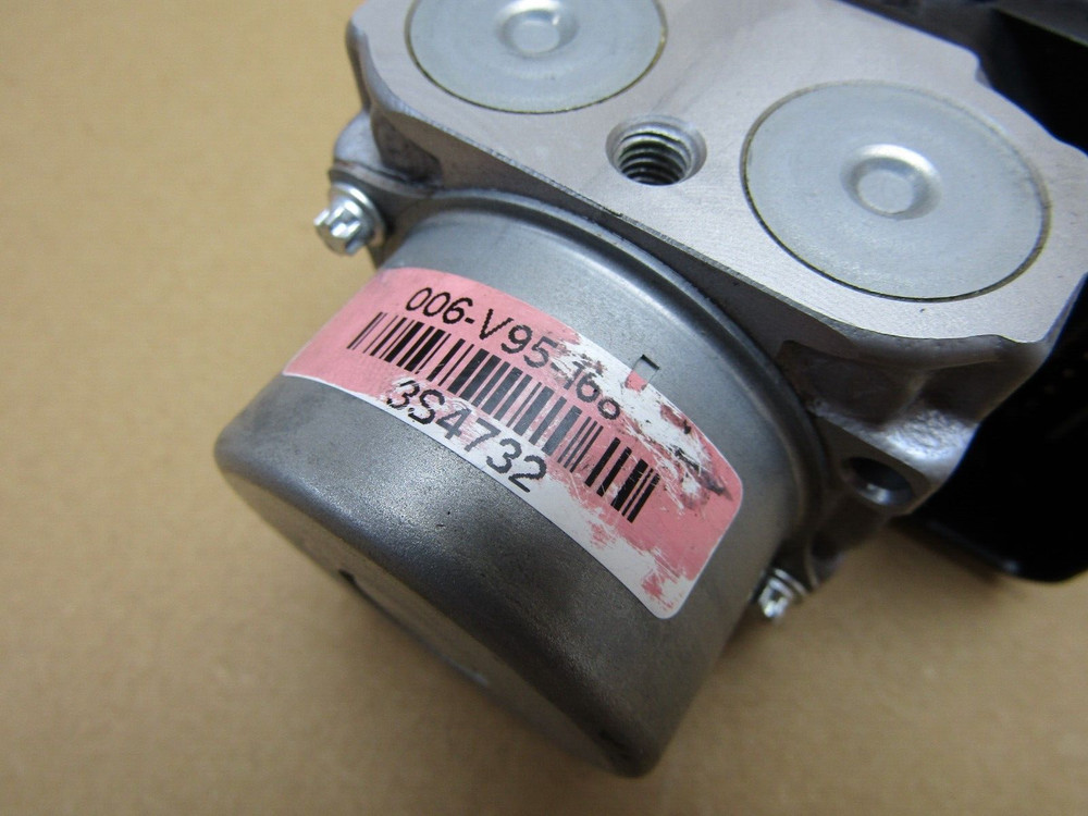 Honda CBR1000RR Fireblade 2017 ABS pump control module (11185)
