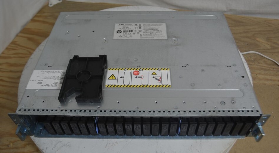 EMC SAE 100-562-964 25 Disk Array Enclosure SEE NOTES