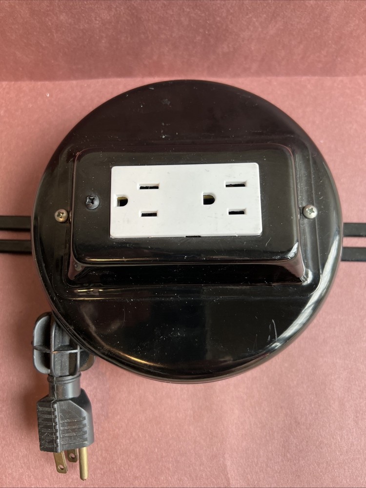 LUXOR RE20 20’ Retractable Power Cord Two Outlet WORKING CONDITION