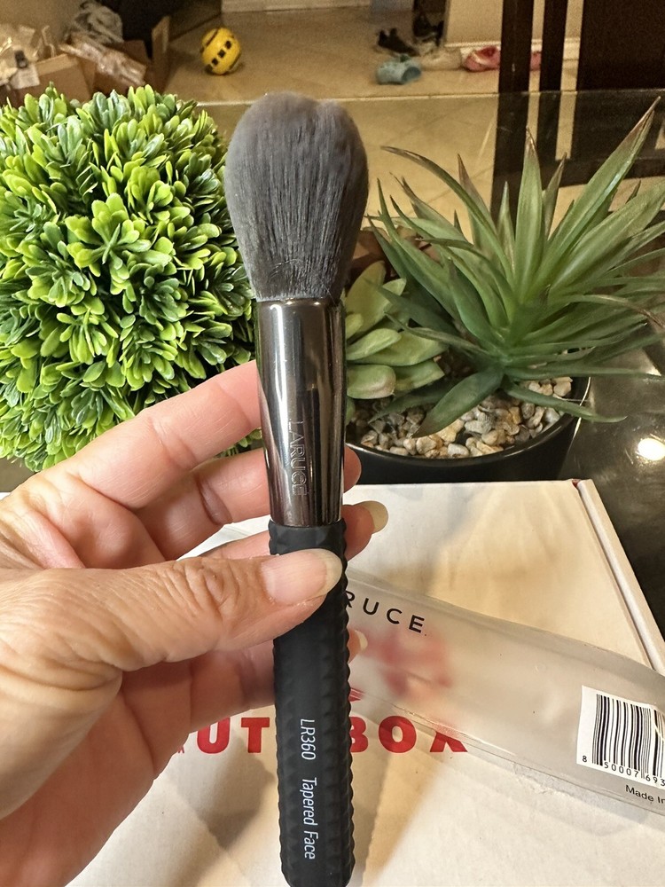 LaRuce LR360 Tapered Face Brush