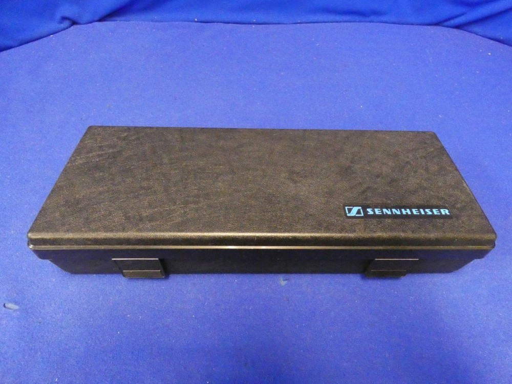 Sennheiser MD 421-II Cardioid Dynamic Microphone w/Case (working-slight dent)