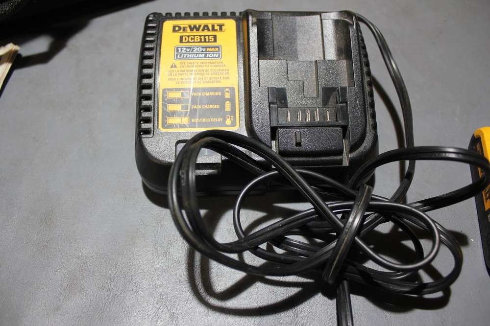 DEWALT DCD777 20V Cordless Drill Driver Kit