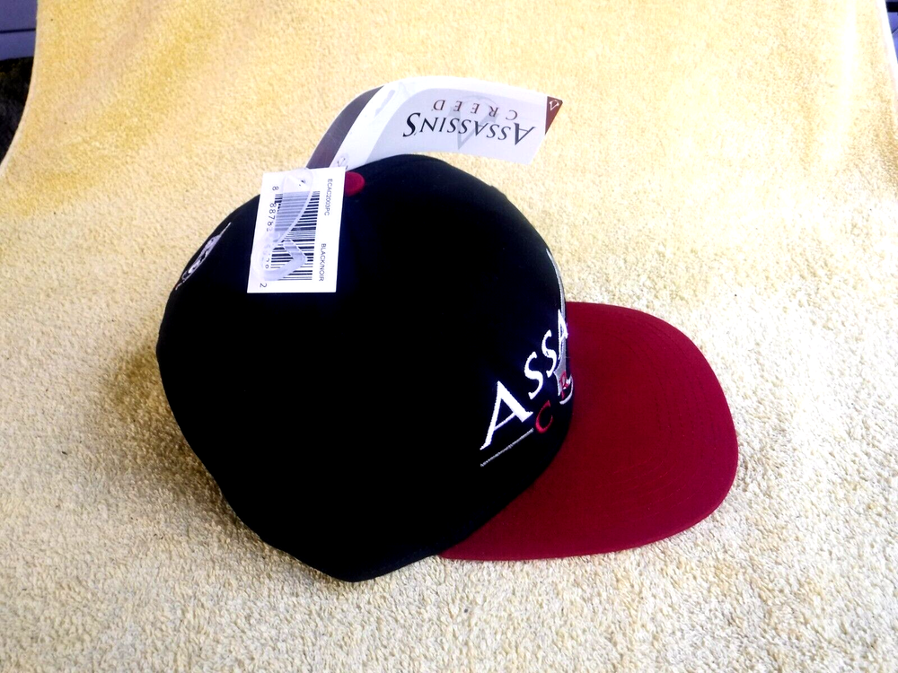 NEW W/ TAGS! VINTAGE ASSASSINS CREED EMBROIDERED FRONT & BACK SNAP BACK CAP HAT!