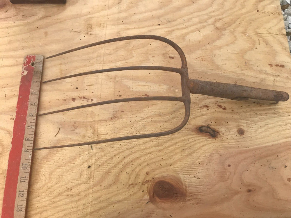 Fork Rake Head 4 Thines Rusty Rustic no handle Original Vintage Primitive Metal