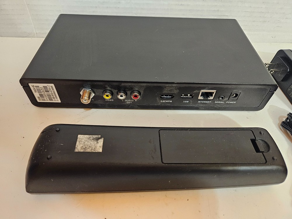 Shaw Direct HDDSR 800 Satellite Receiver With Remote and AC Adapter