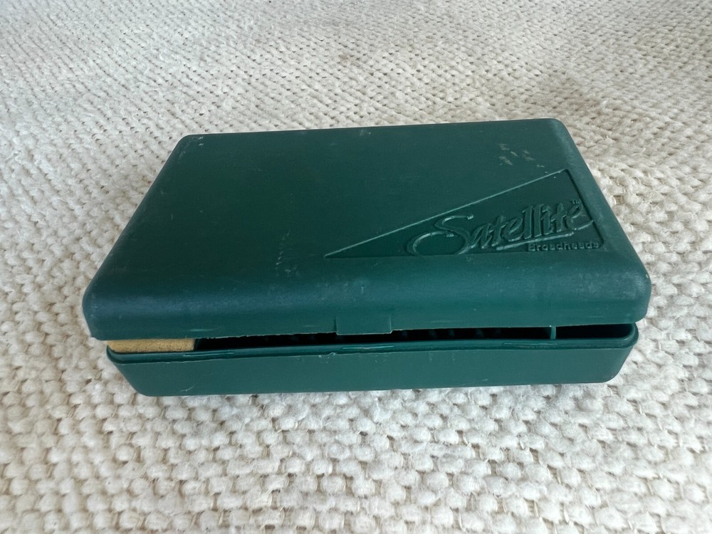 Satellite Broadhead Case