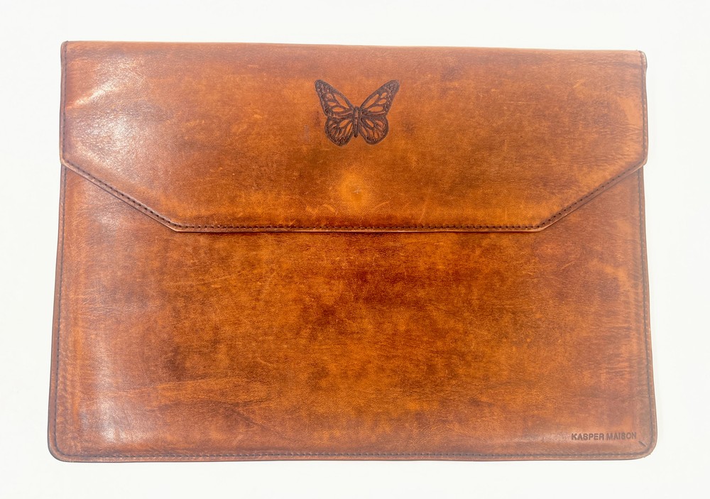 Monarch FOX Screen Used Leather Kasper Maison Monarch Logo Folder
