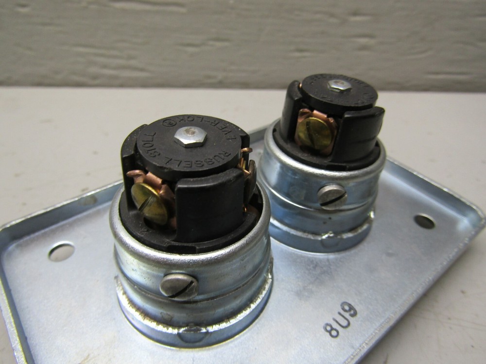 Thomas & Betts 8733 Receptacle