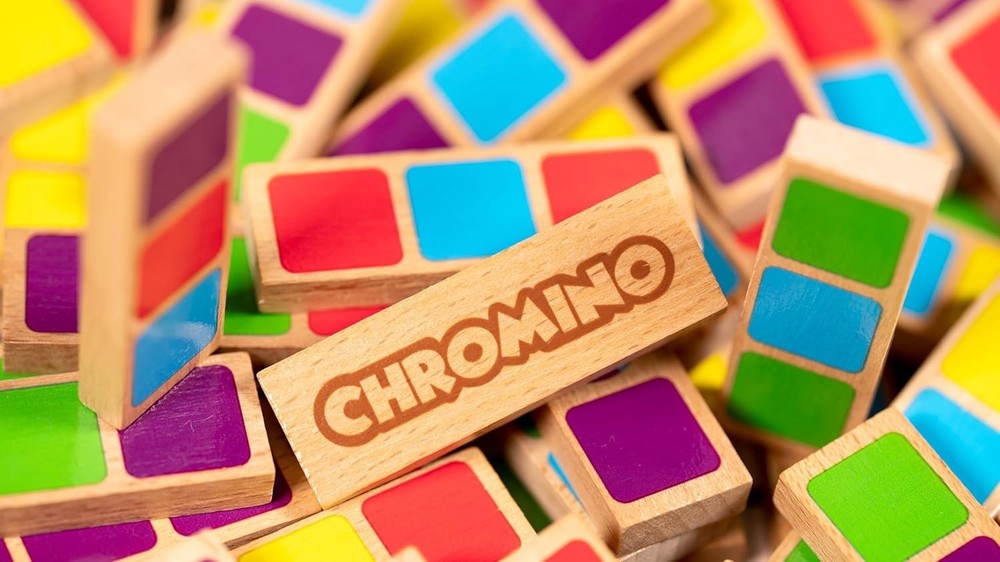 Asmodee Chromino Tabletop Game (Multilingual Edition) - Colorful Domino Strategy