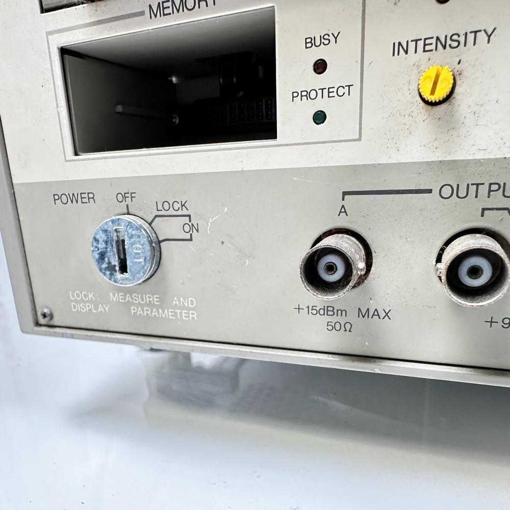 Anritsu MS420K Network / Spectrum Analyzer 10Hz-30Mhz