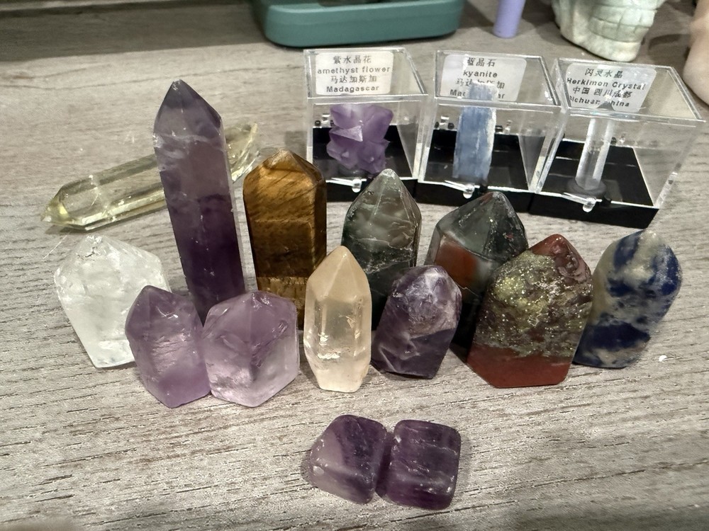 Crystal Display Specimens Amethyst Kyanite Herkimer Assorted Points Collection