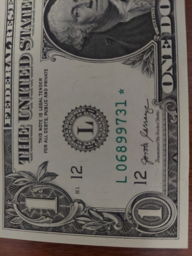 **Uncirculated 2017 *Rare *Error* Solid Starnote .(1dollar) 1 Solid /1 Hollow**