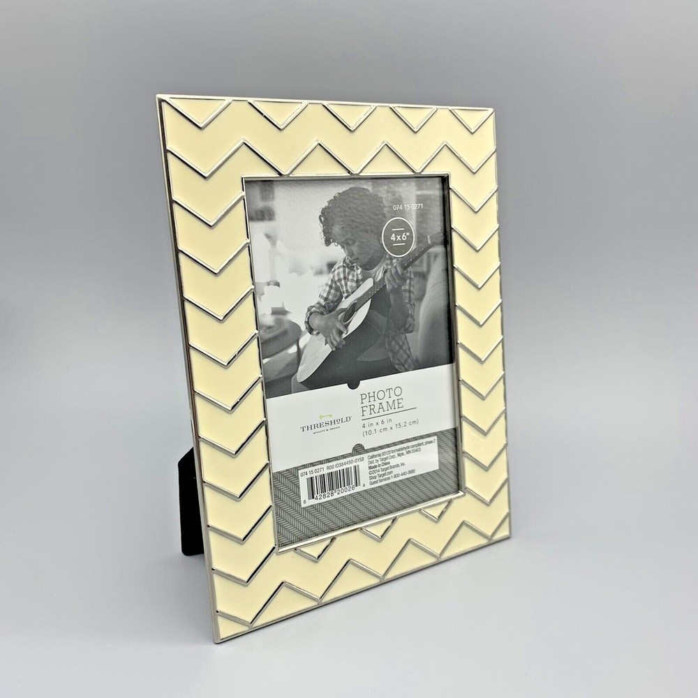 Enamel Photo Frame Chevron Pattern Silver & Cream Off White by Threshold 4x6 NOS