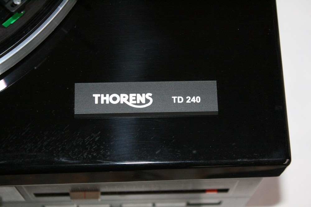 THORENS TD 240 Turntable Lacquer AUDIO TECHNICA GERMANY Excellent Condition!