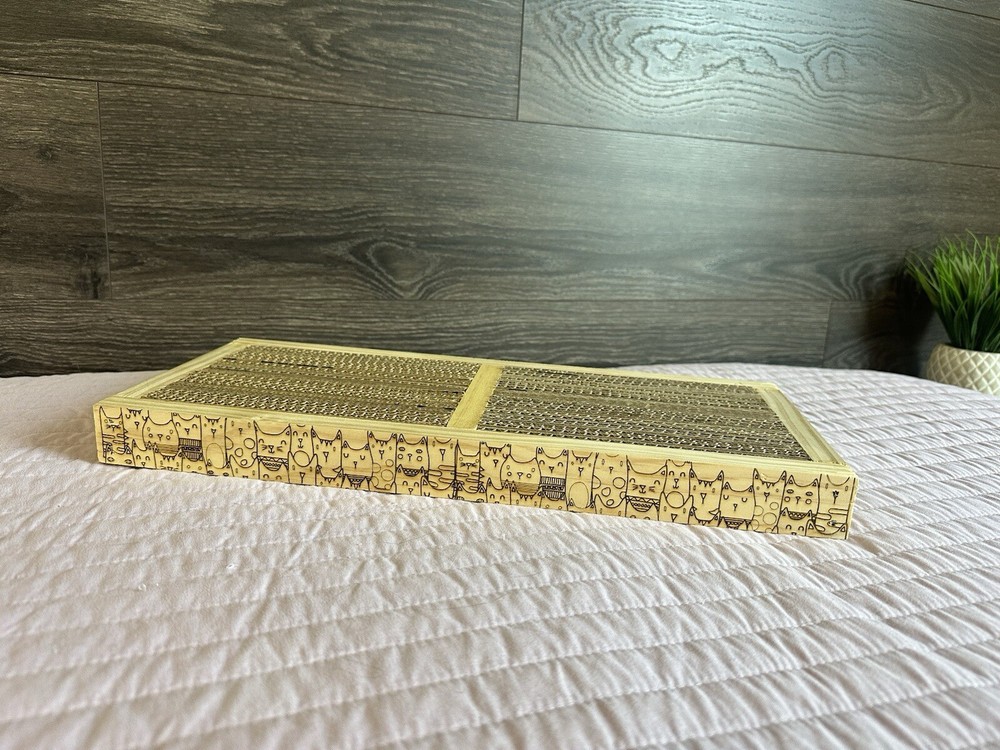 Refillable cat scratcher - engraved wood frame - cat scratching post -Handmade