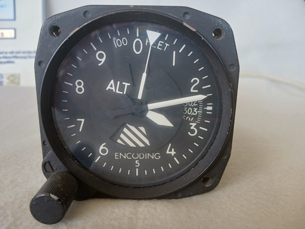 United Instruments Encoding Altimeter PN: 5035P-P23