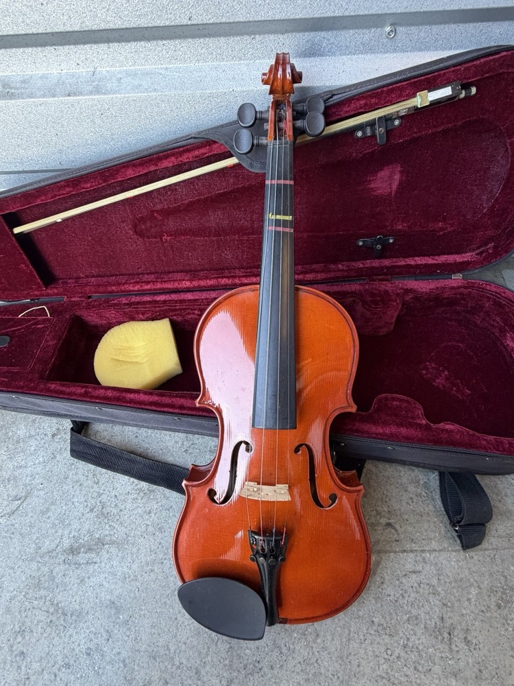 Rosetti Model 4/4 Violin w Carry Case
