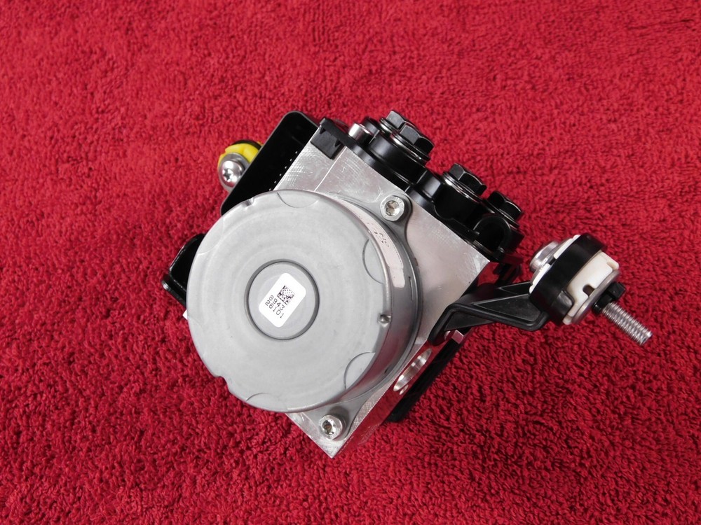 ABS Pump / Modulator / Control Unit *MINT! ~ Triumph Speed Triple 1200RR 1200RS
