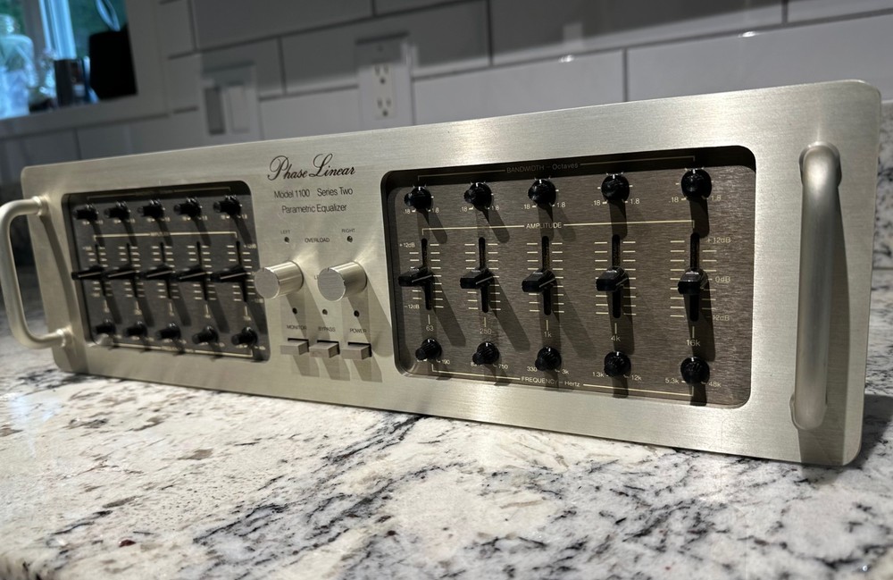 PHASE LINEAR Model 1100 Series Two Parametric Equalizer w/Rack Handles USA Made