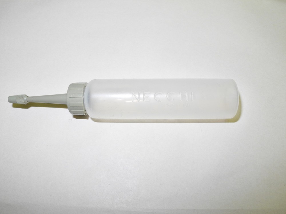 VINTAGE CLASSIC NECCHI SEWING MACHINE ACCESSORY MAINTENANCE KIT, NICE SHAPE