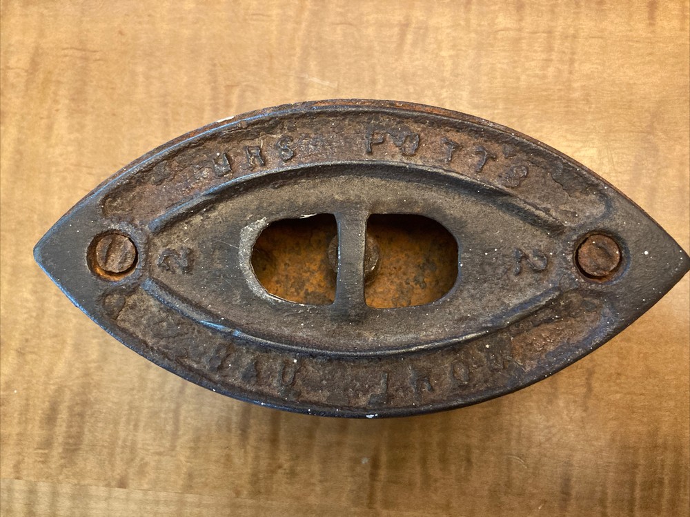 Vintage Cast Iron Mrs Potts Sad Iron Stamped No 2