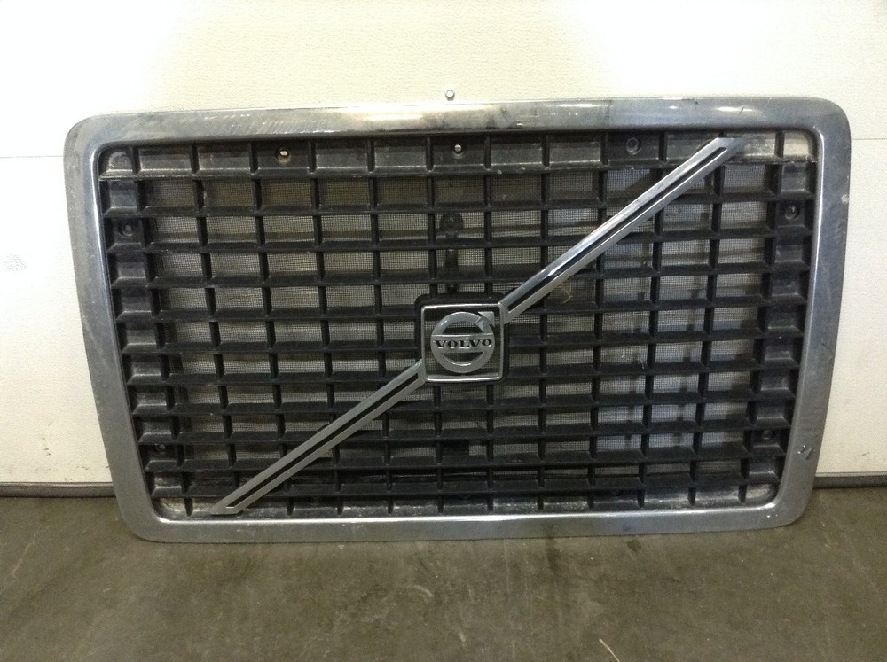 2003-2017 Volvo VNL Grille - Used