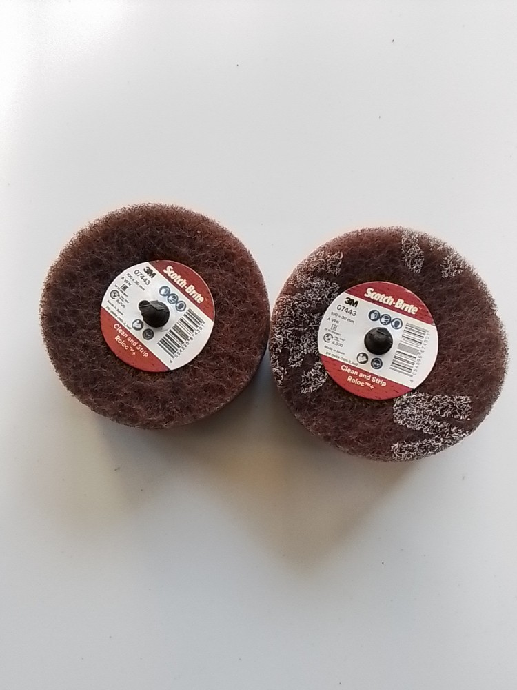 3M 07443 Scotch-Brite Roloc General Purpose Scuffing Wheel 4 inch  2 DISC