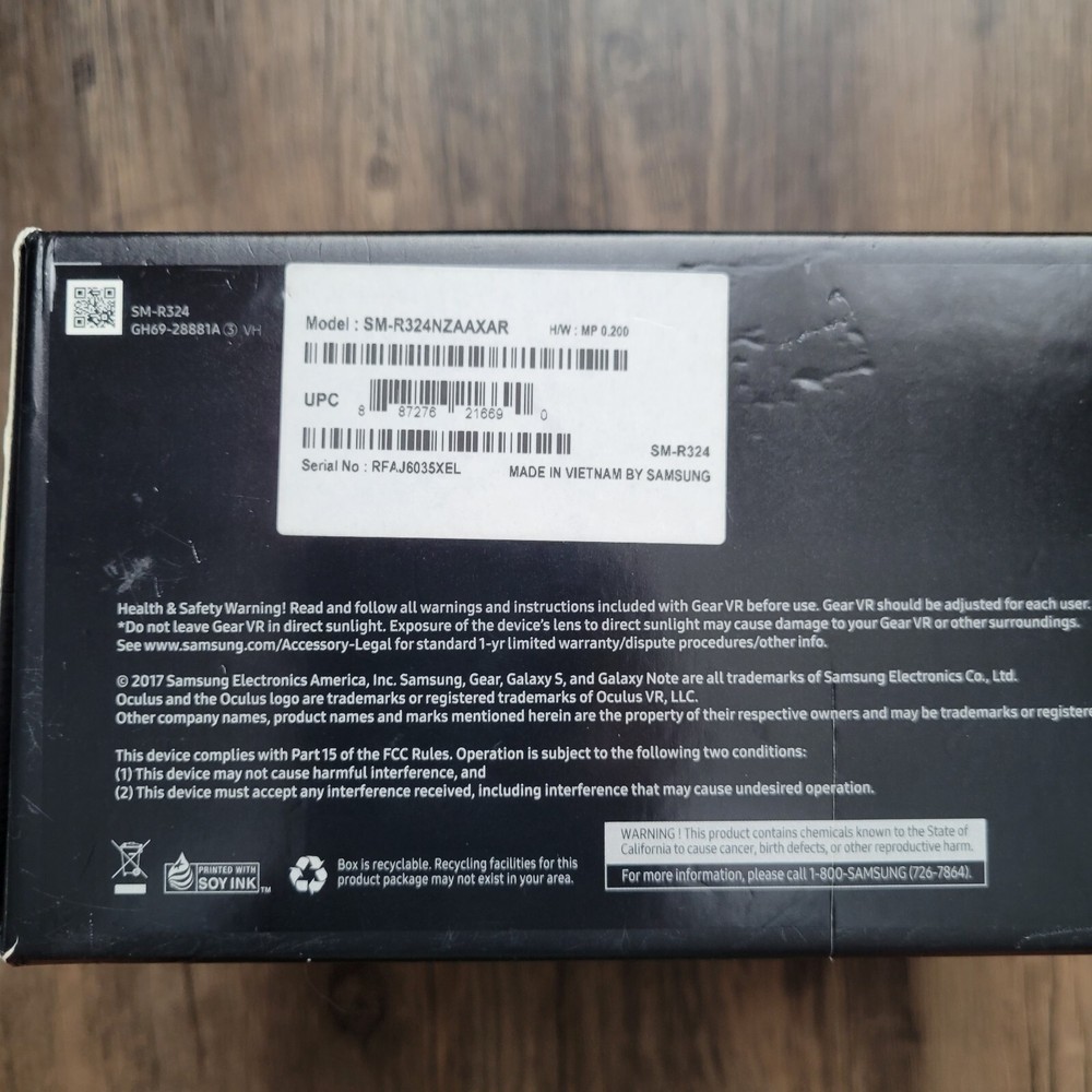 Samsung Gear VR SM-R324 With Controller - Complete - Powered by oculus