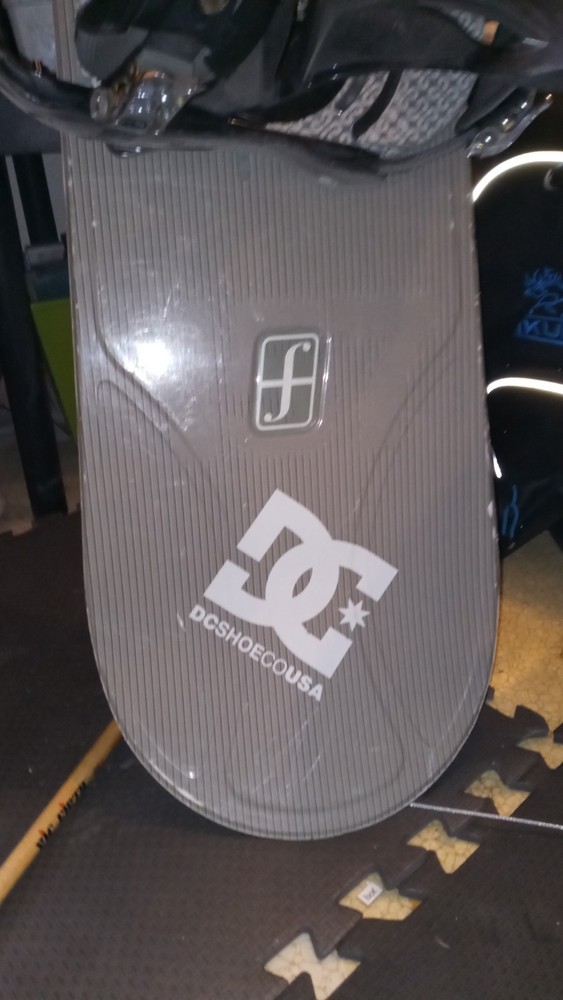 DC Snowboard with bindings