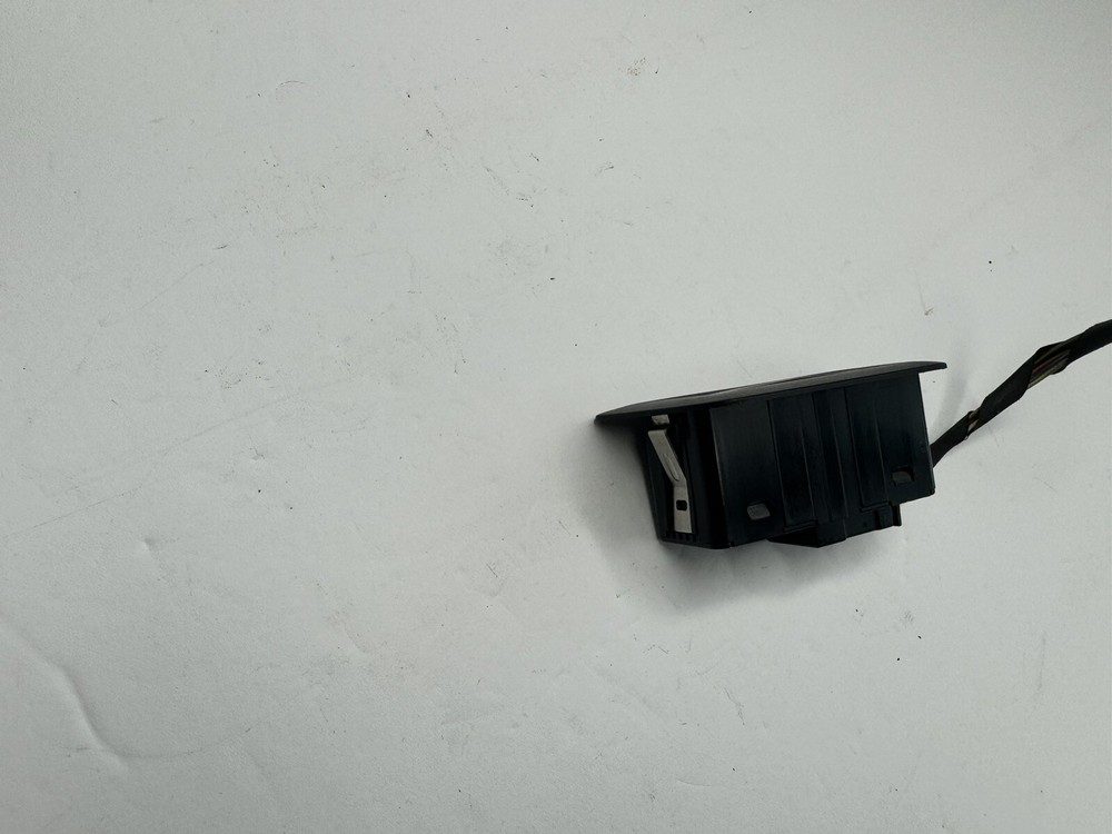 2012 BMW 750i Rear Tailgate Boot Lid Open Switch Button oem PART 916264504