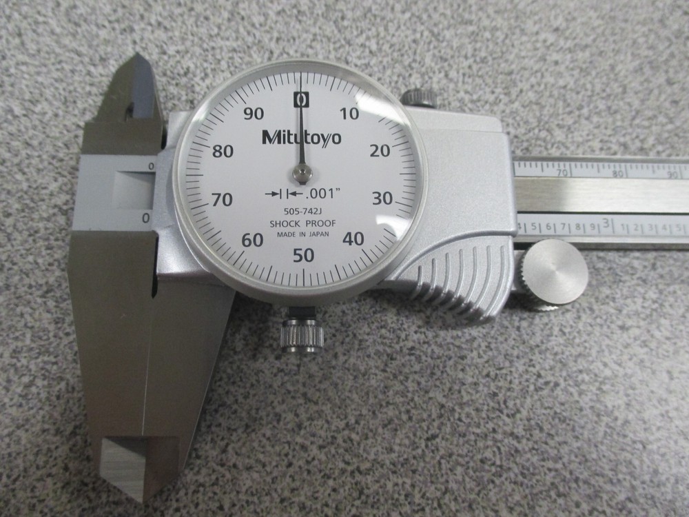 NEW Mitutoyo 6" White Face Dial Caliper in Case #505-742