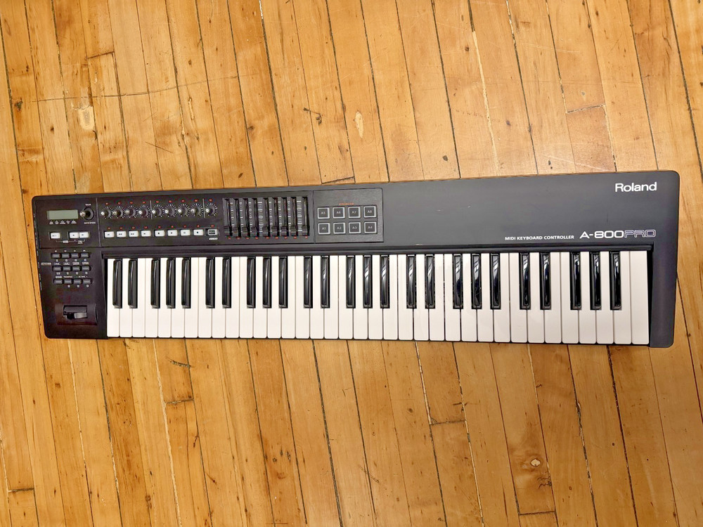 Roland A800 Pro