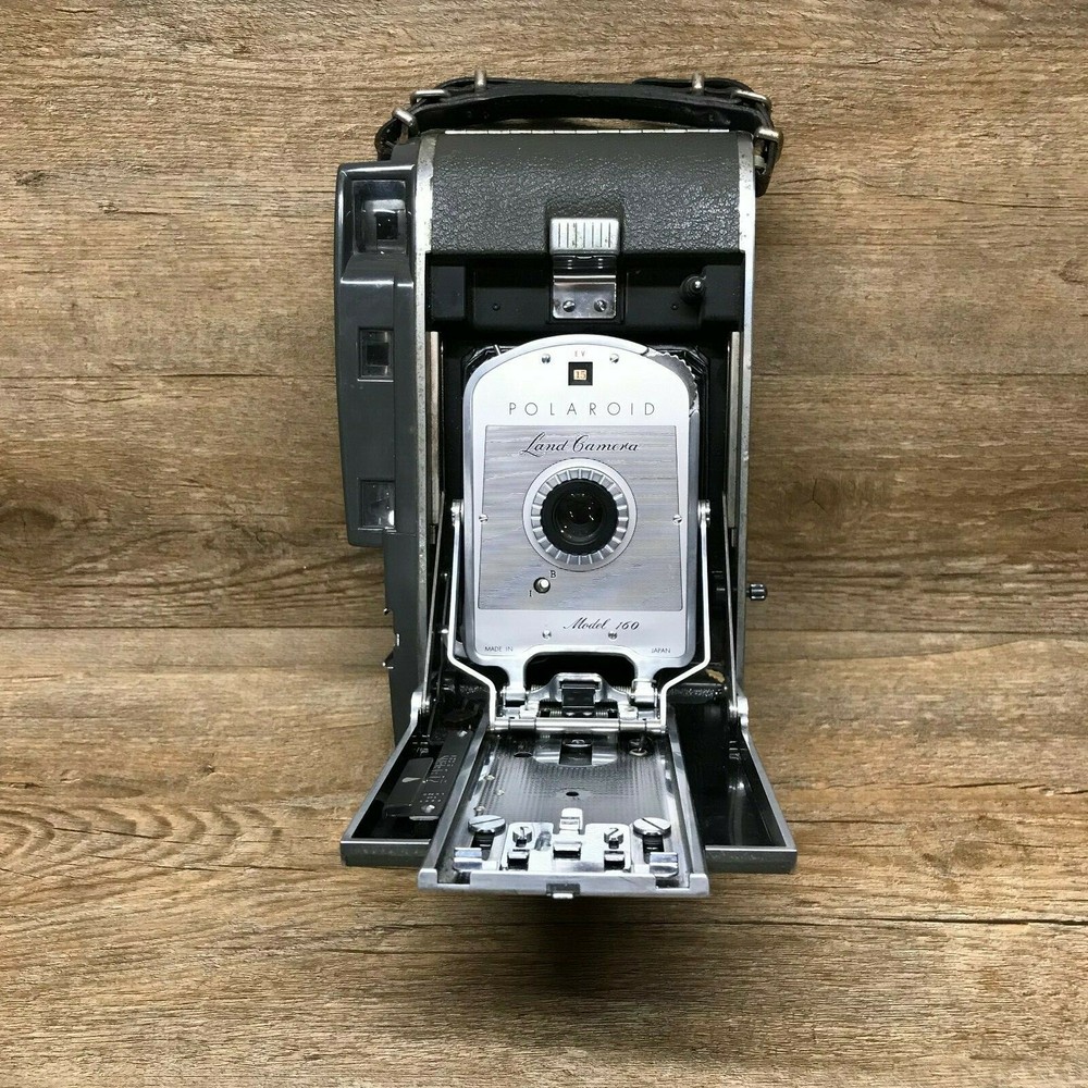 Polaroid Model 160 Land Camera Vintage Condition Is Pre-Owned