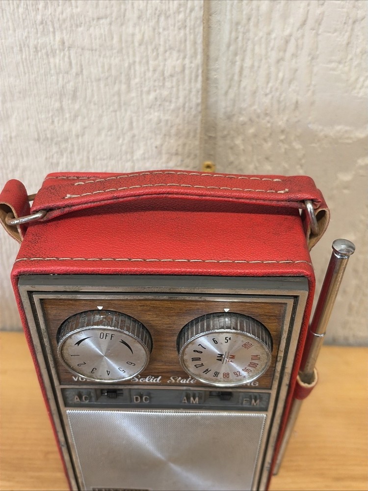 Solid State Luxtone Model AF-1804 Light Transistor Radio Leather Case Powers On