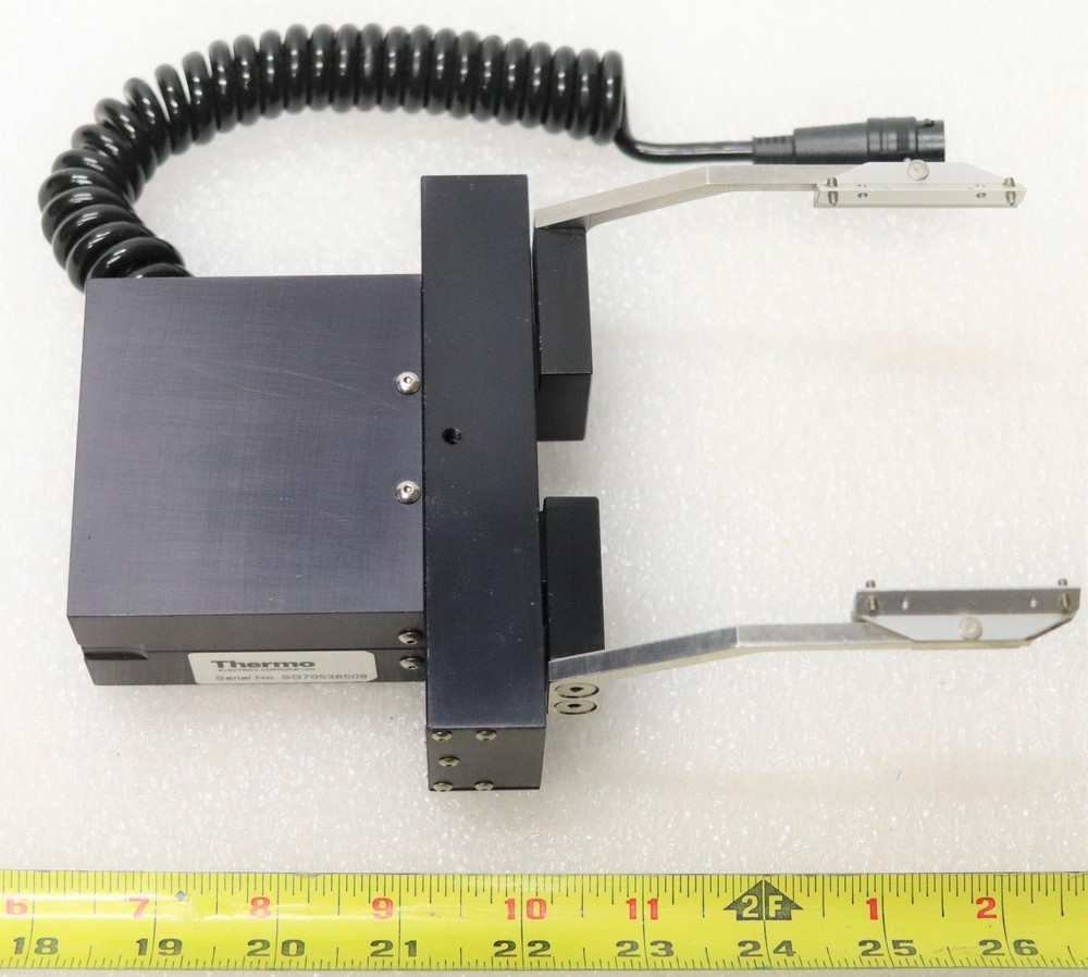 Thermo Electron Scientific CRS Servo Gripper, see pics and description