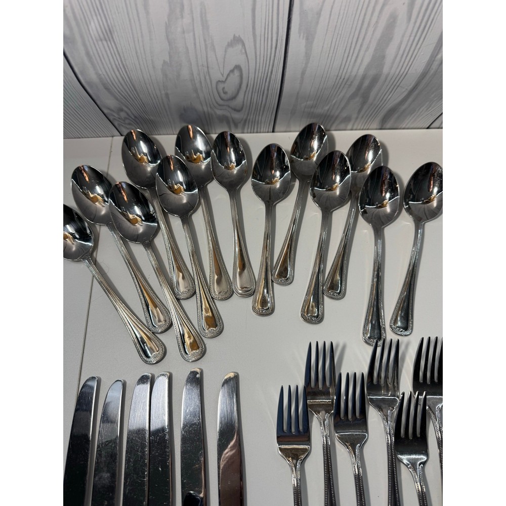 31 Pcs. Reed & Barton New Market Stainless Flatware Preowned