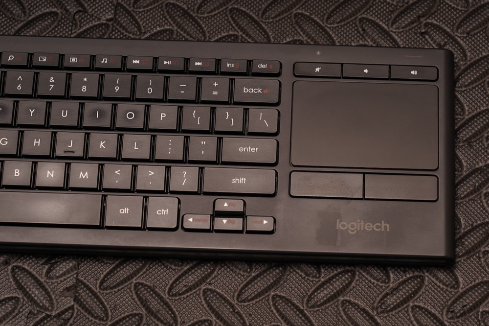 Logitech K830 Illuminated Wireless Keyboard Touchpad Bluetooth Dongle USB