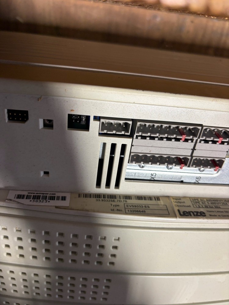 LENZE EVS9332-ES Servo driver frequency converter USED