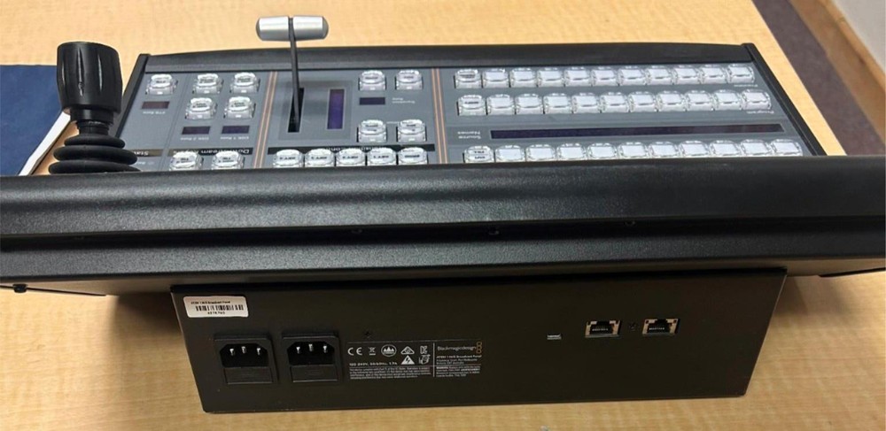 ^^ BLACKMAGIC DESIGN ATEM 1 M/E BROADCAST PANEL (LSP98)