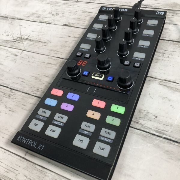 Native Instruments TRAKTOR Kontrol X1 MK2 DJ Controller