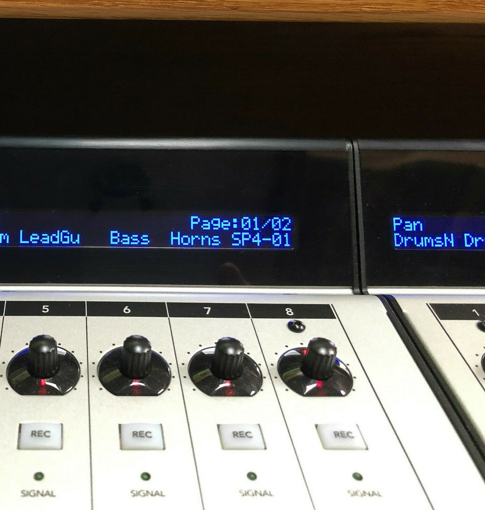 Mackie Control Universal MCU Pro XT C4 (Super Enhanced Black) PMVA LED Display!